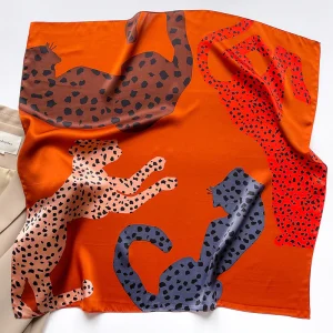 Foulard Imprimé Léopard Rouge en Soie