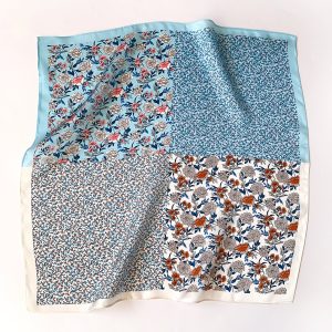 Foulard En Soie Bleu fleuri