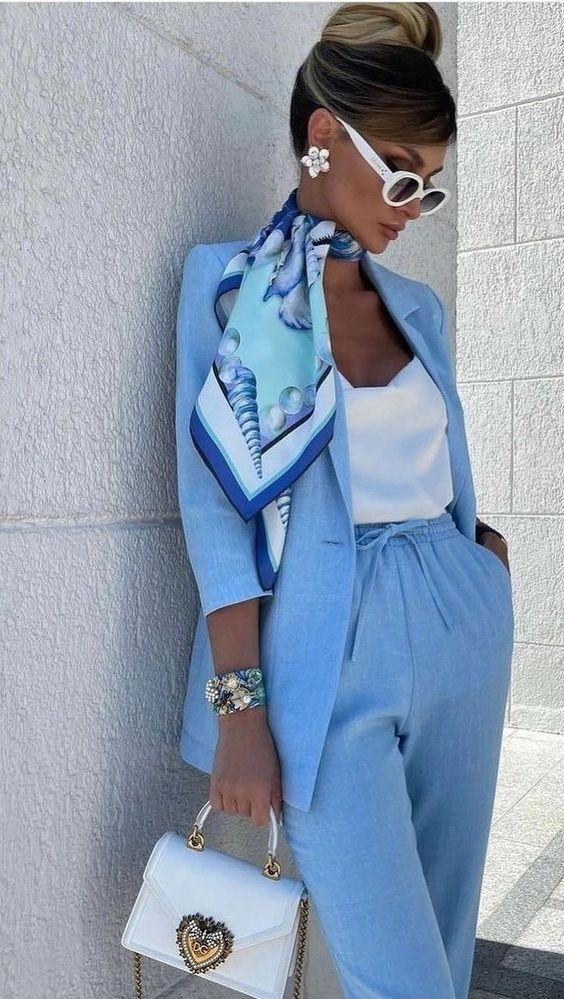Miss Foulard Foulard Carré & design Foulard carré coquillage nouer coté femme tenue décontracté