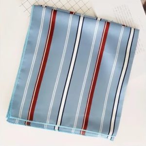 Foulard carré bleu à rayures