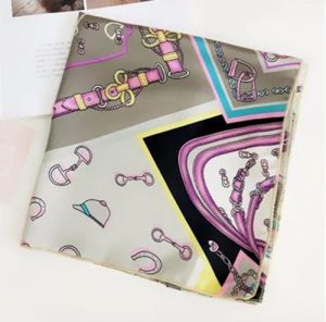 Petit foulard gris femme