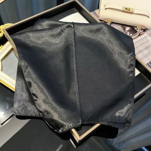 Foulard Carré Noir Femme